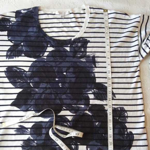 Adrienne Vittadini | Navy and Cream Long Sweater with Graphic Floral | XL - Picture 11 of 12